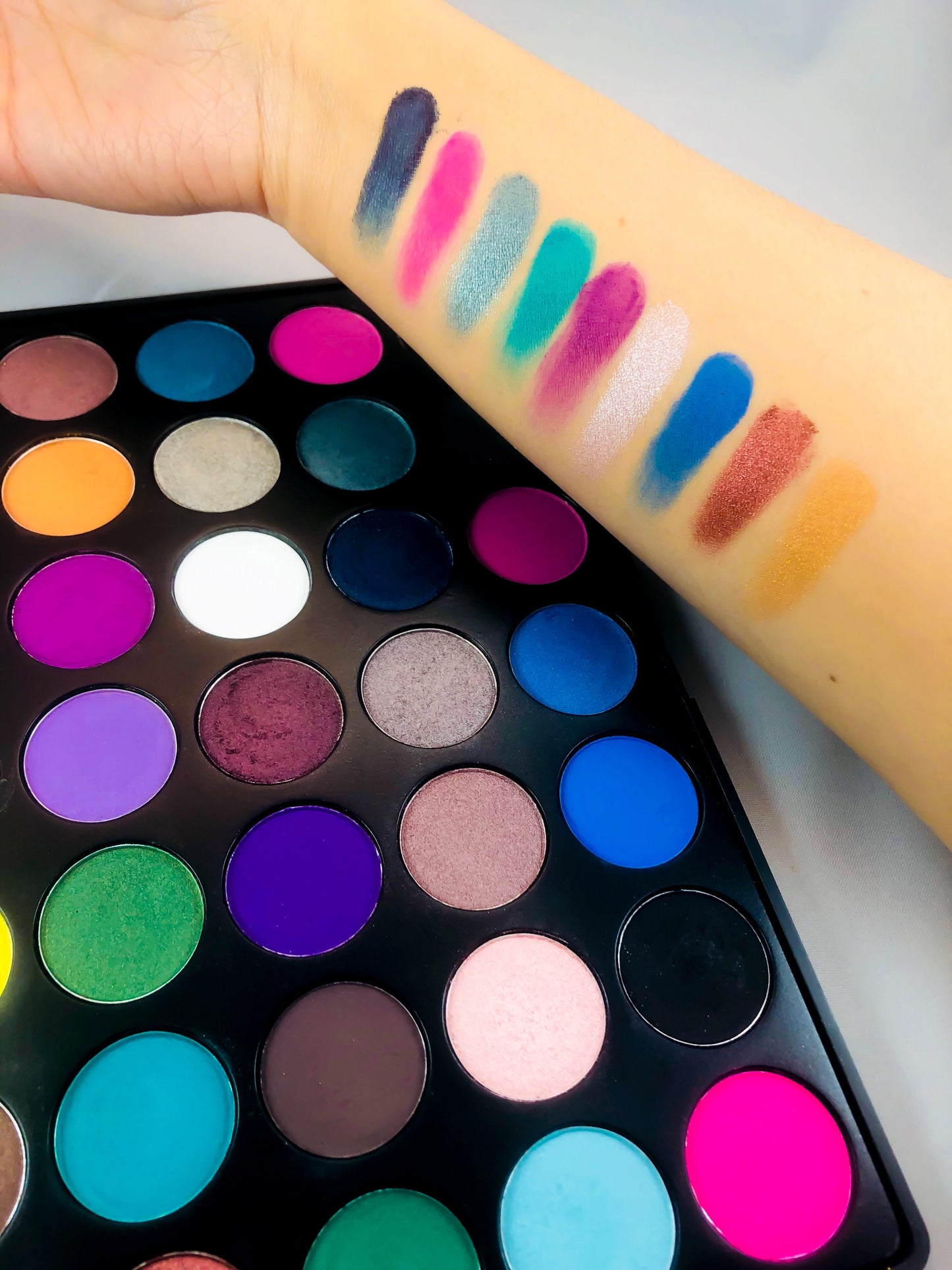 Unicorn High Pigment Eyeshadow Palette - HAB